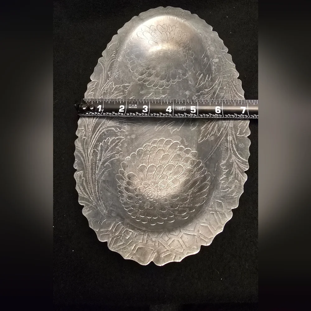 Elegant Silver Hamnered Floral Decorative Tray
